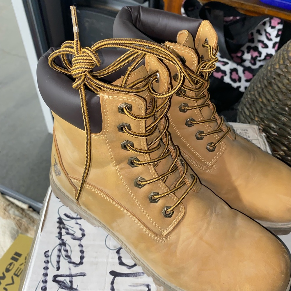 Boots - Picture 2 of 5